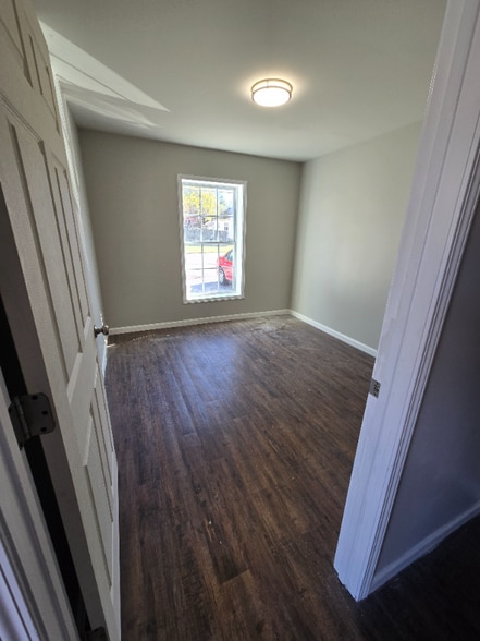 Building Photo - 215 N Harrisburg Ave