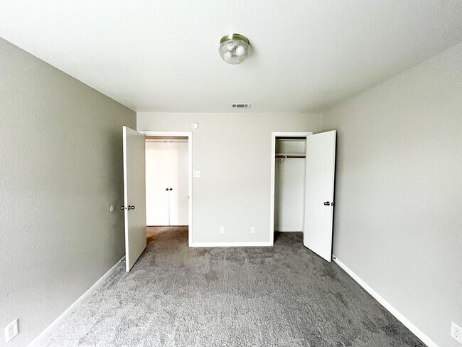 Building Photo - 1213 Cinch Dr