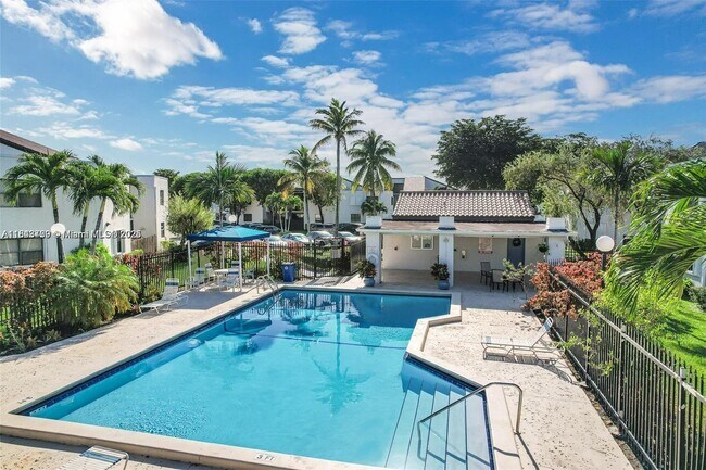 Building Photo - 9407 Fontainebleau Blvd