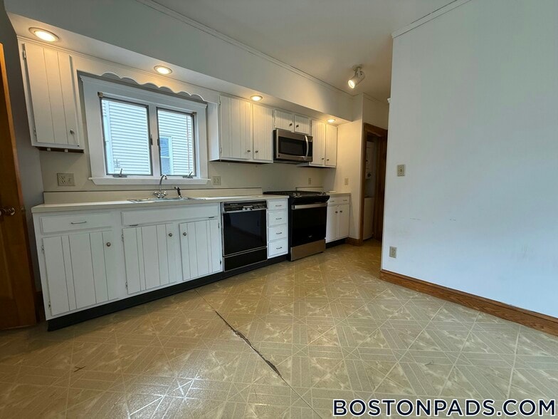 Building Photo - 80 Curtis St