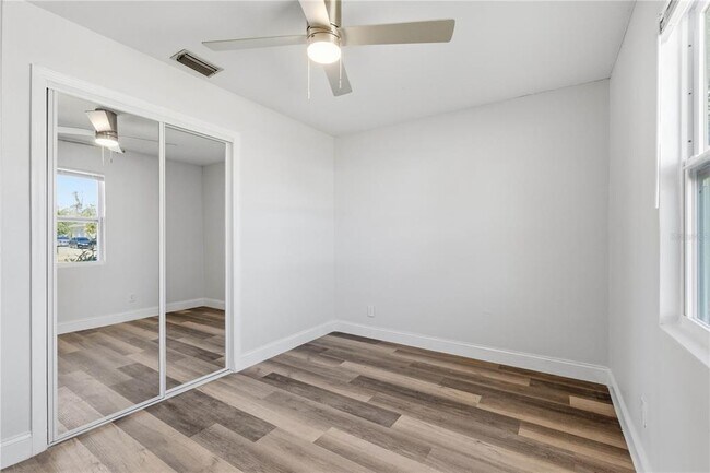 Building Photo - 8902 W Norfolk St