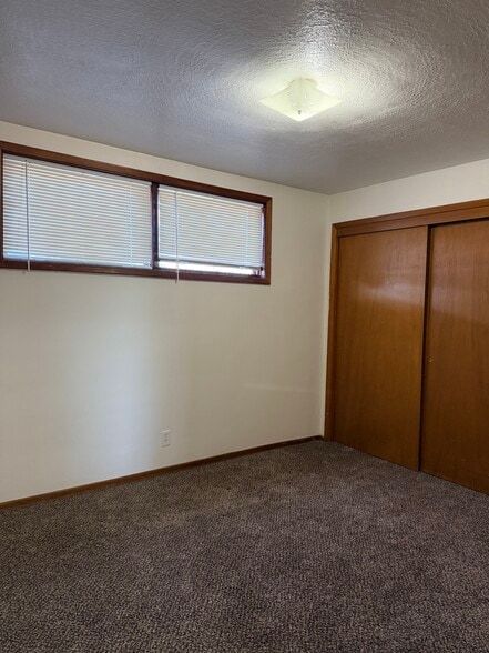 Building Photo - 539 W Crest Dr