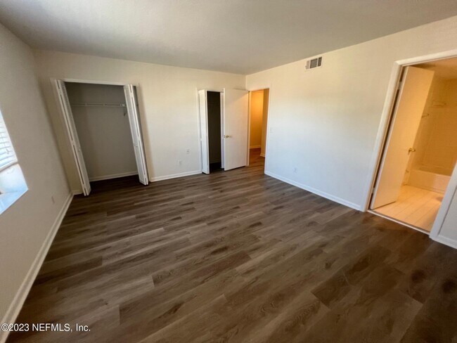 Building Photo - 2909 St Johns Ave