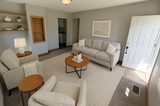 Building Photo - Charming 1 Bedroom Home with Large Yard & Garage