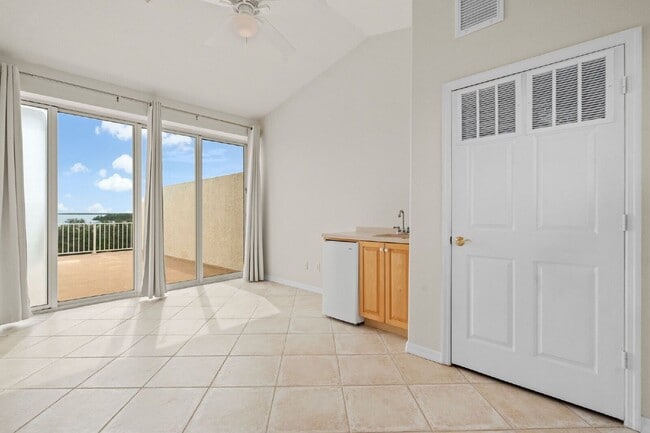 Building Photo - 1593 Pinellas Bayway S