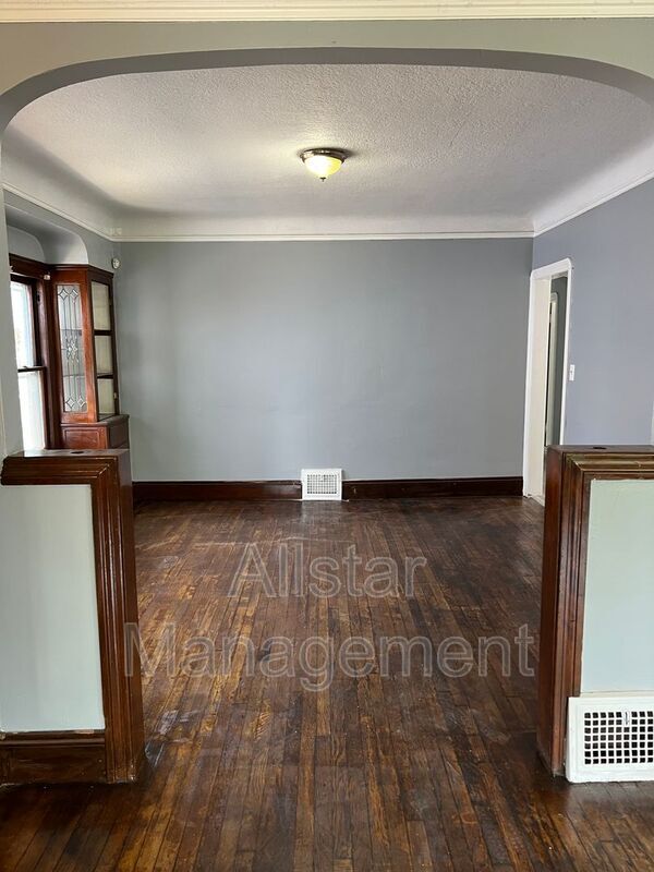 Building Photo - 3257 E 139th St