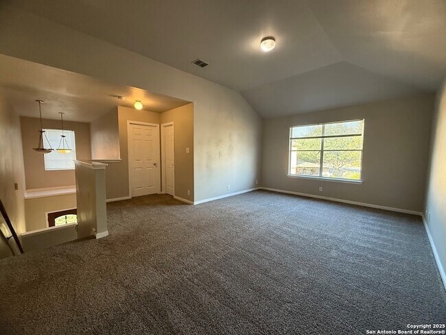 Building Photo - 570 Roadrunner Ave
