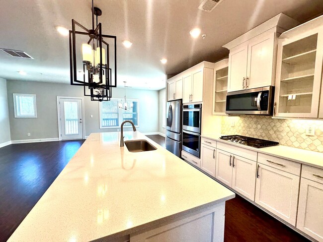 Building Photo - 4 bedroom, 3.5 bath townhouse in a swim community located in Woodstock, GA. Within walking distan...