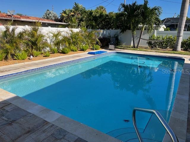 Building Photo - 2220 E Vina Del Mar Blvd