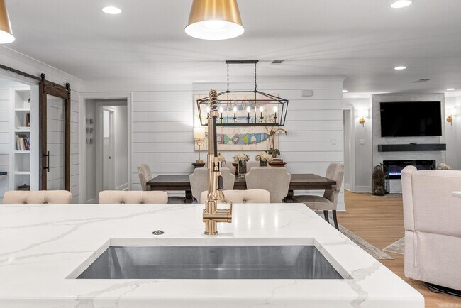 Building Photo - 1628 Pine Valley Rd