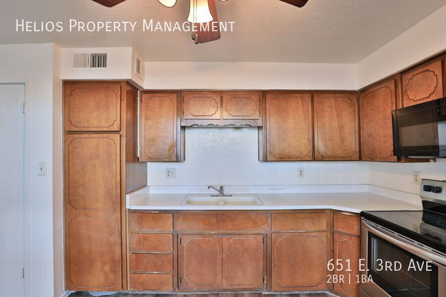 Building Photo - Super Cute 2-Bedroom Upstairs Apartment in...