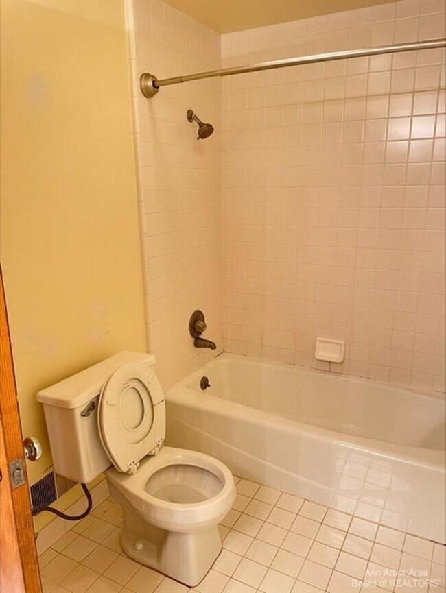 Building Photo - 116 W McKay St