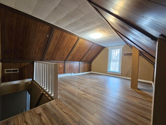 Building Photo - Completely Remodeled 4 bedroom