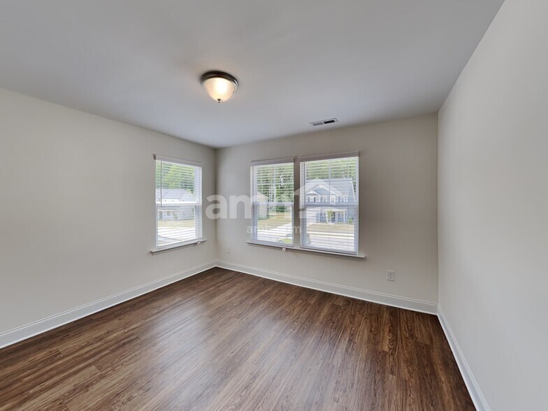 Building Photo - 334 Golucke Way