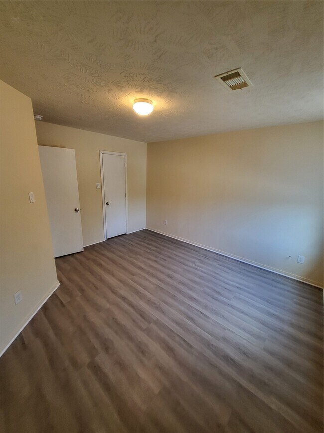 Building Photo - 5707 Saluda Creek Ln