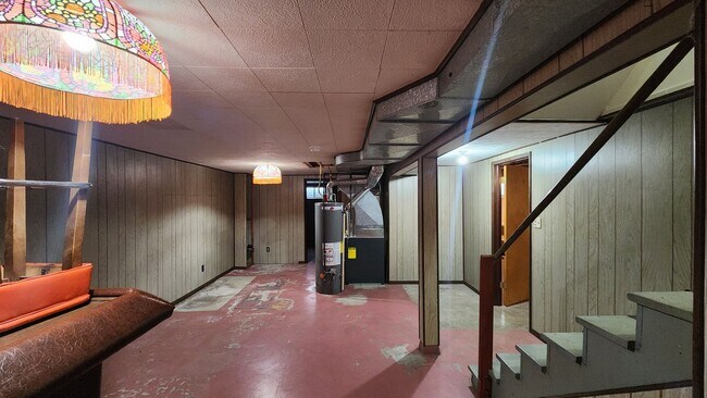 Building Photo - Centrally Located Three Bedroom House with...