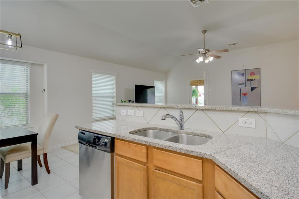 Kitchen - 1004 Dyer Creek Pl