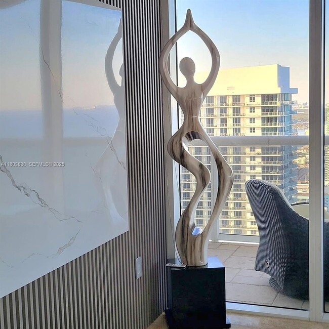 Building Photo - 1830 S Ocean Dr