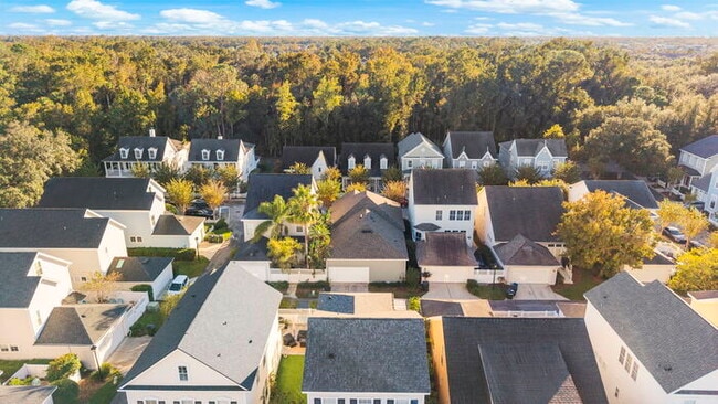 Building Photo - Centrally Located in Celebration Village