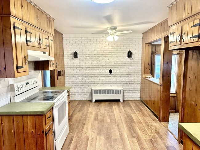 Building Photo - 365 N Bedford St