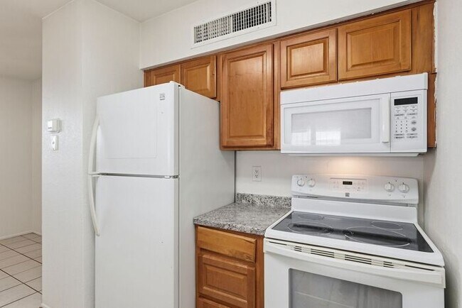 Building Photo - Bright 3-Bed Tucson Rental Home with Expansive Fenced Backyard Near U of A
