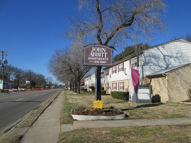 Building Photo - 3605 Kecoughtan Rd
