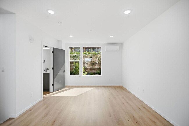 Building Photo - 12512 C 35th Ave NE