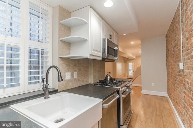 Building Photo - 2321 17th St NW