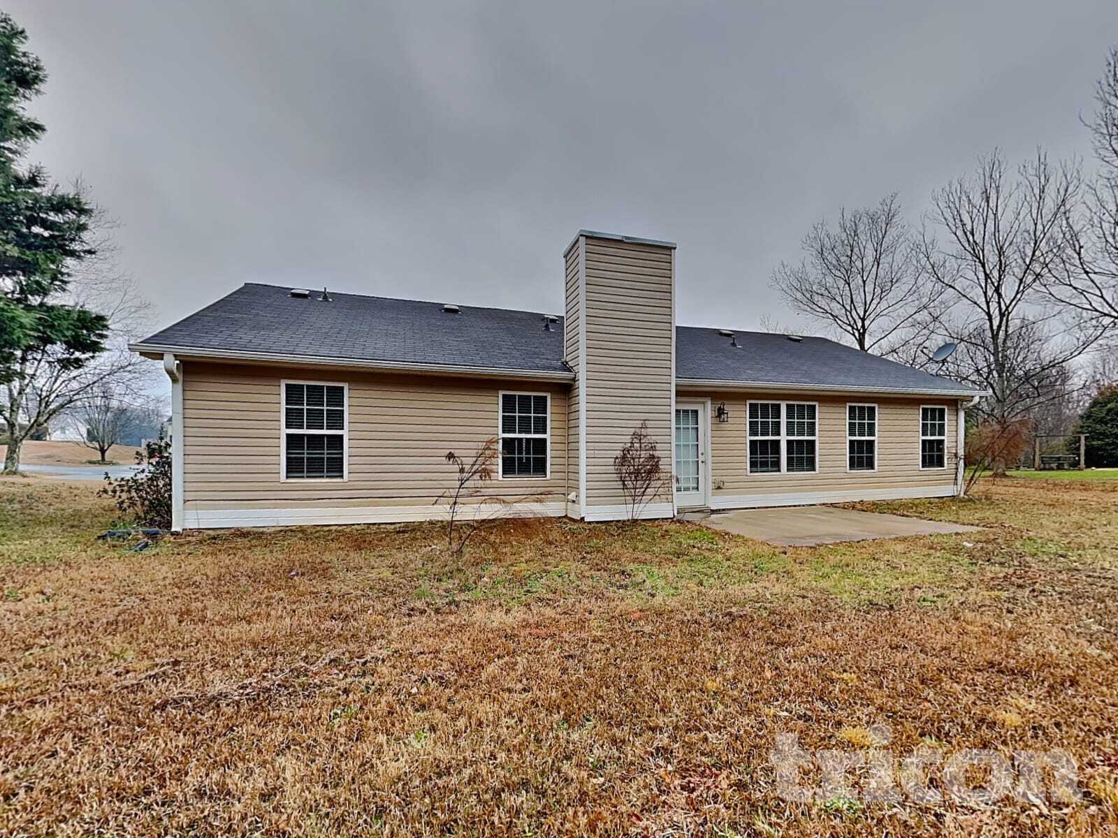 Building Photo - 1049 Octavia Ct