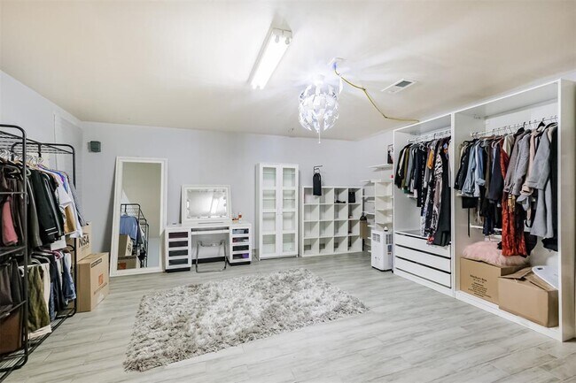 Building Photo - 16530 Peyton Ridge Cir