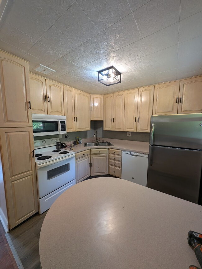 Building Photo - 8862 Zodiac Dr