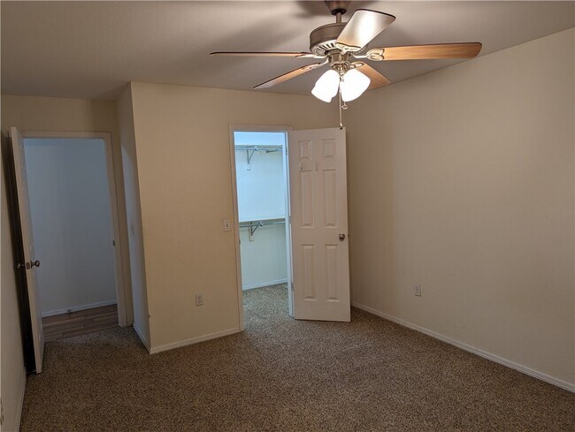 Building Photo - 2082 E Farr Ln