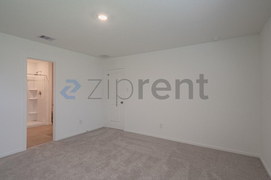 Building Photo - Unit