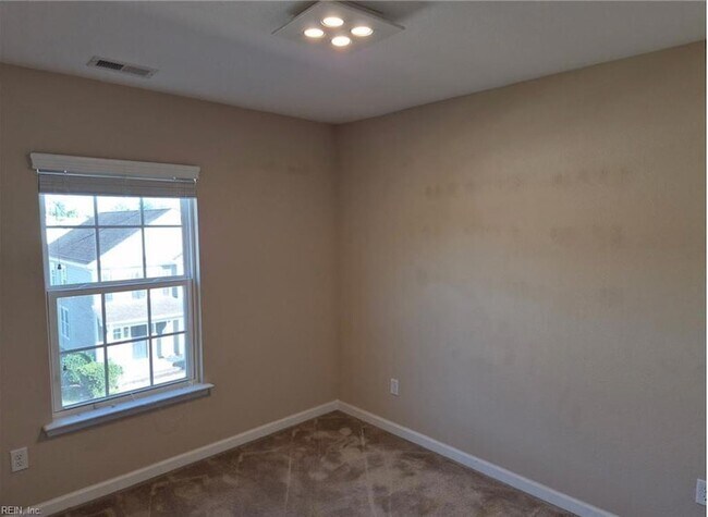 Building Photo - 279 Tigerlilly Dr