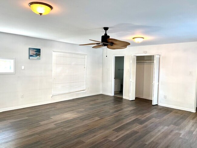 Building Photo - Corner lot in Huntleigh Woods