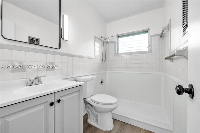 Building Photo - 2423 Jeffcott St