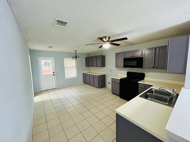 Building Photo - 4404 Courtside Dr