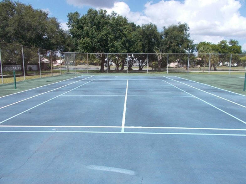 Tennis court - 4261 Island Cir