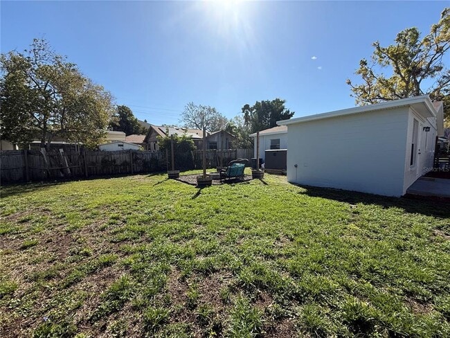 Building Photo - 3605 W Iowa Ave