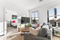 Building Photo - 600 Broadway-SI ID1240317P