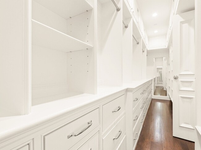 Building Photo - 5 Marlborough St