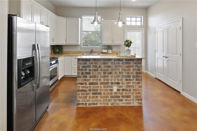 Building Photo - 4289 Hollow Stone Dr