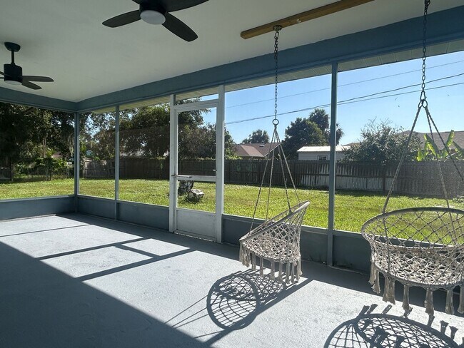 Building Photo - 615 7 Gables Cir SE
