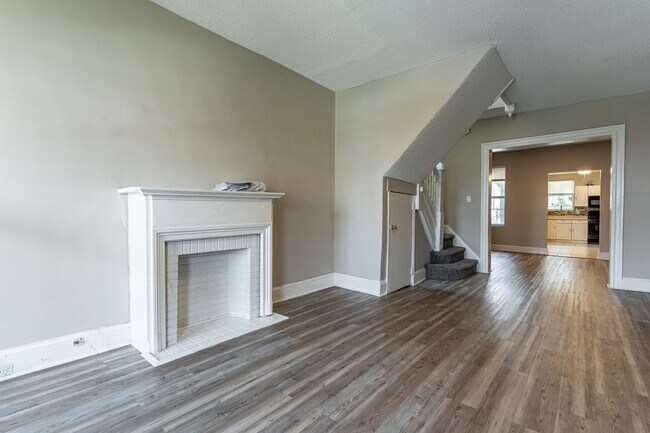 Building Photo - 3-Bed, 1-Bath Home with High Ceilings and Spacious Rooms