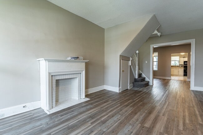 Building Photo - Charming 3-Bedroom with High Ceilings & Modern Updates