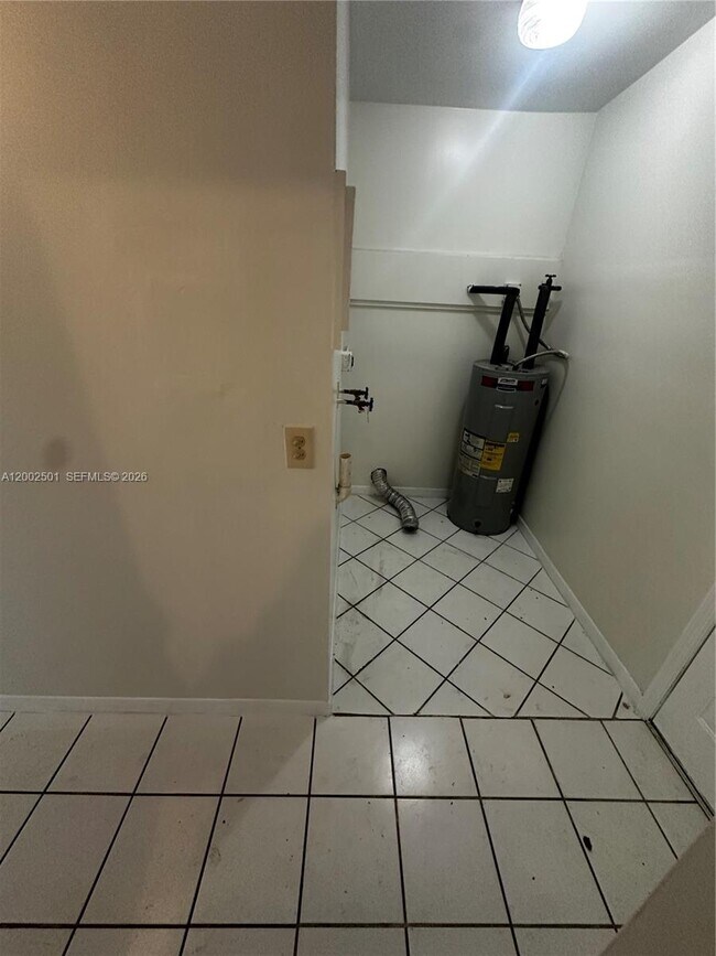 Building Photo - 821 SW 2nd St