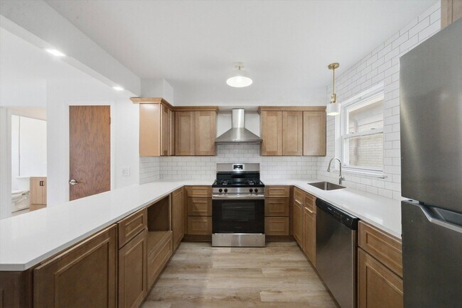 Building Photo - 7709 W Marwood Ave