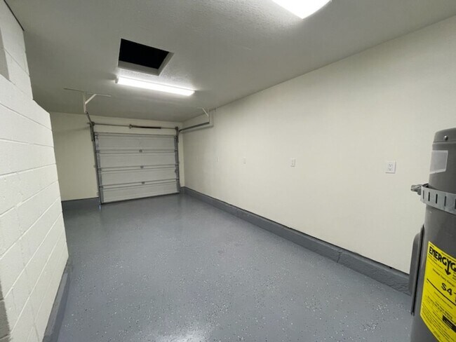 Building Photo - Newly Remodeled 3 Bedroom Ranch Style Home