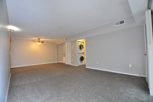 Building Photo - 710 Twin Circle Dr