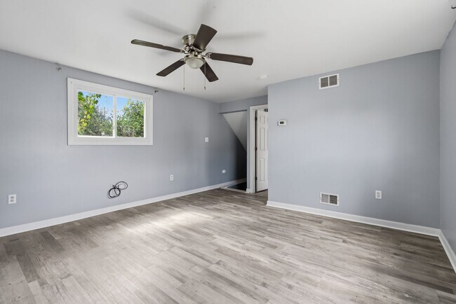 Building Photo - Modern 2 bedroom home in Carnegie available now!